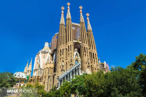 کلیسای کاتولیک Sagrada Familia  در اسپانیا