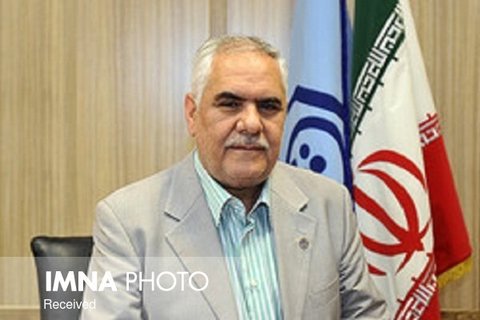 پیکر عبدالرحمن تاج‌الدین از محل خانه کارگر اصفهان تشییع می‌شود