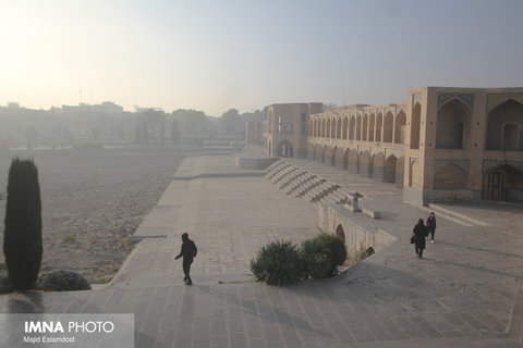 اصفهان در مه