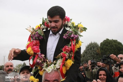 استقبال مردم سده لنجان از محمد معتمدی
