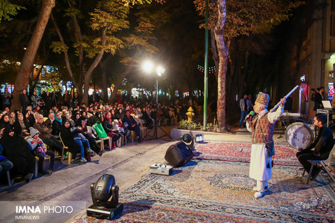 گرمترین جشنواره پاییزی در چهارباغ