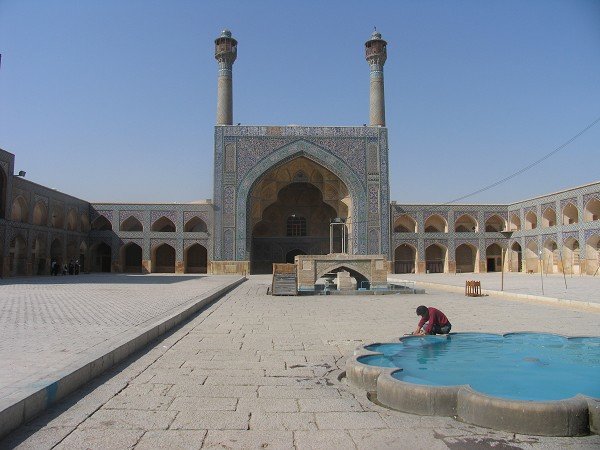 آغاز مرمت تزئینات ایوان شرقی مسجد جامع عتیق اصفهان
