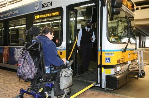 لزوم تسریع در مناسب‌سازی ناوگان حمل و نقل عمومی برای تردد معلولان