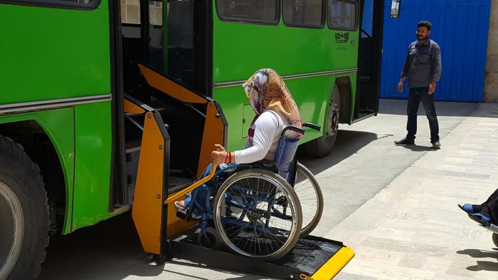 تسهیل تردد معلولان و جانبازان در خط یک اتوبوس‌های تندرو