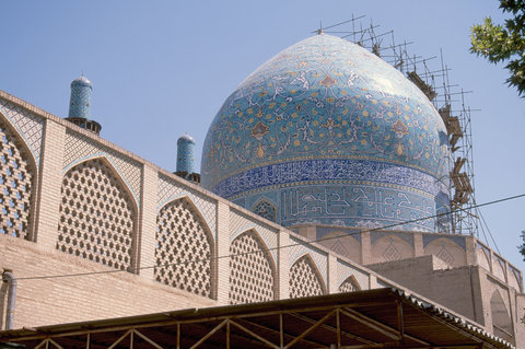 پیشرفت ۸۵ درصدی مرمت گنبد مدرسه چهارباغ اصفهان