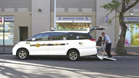 راه‌اندازی سامانه حمل‌ونقل ویژه معلولان برای دانش‌آموزان قُمی