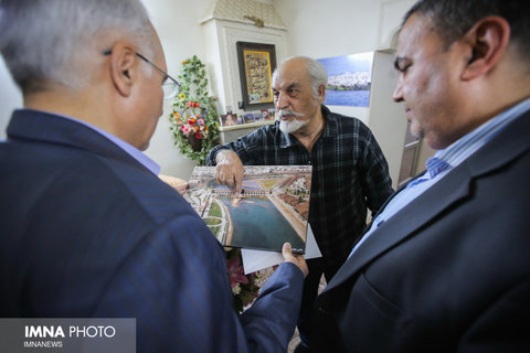 دیدار شهردار با دو پیشکسوت عکاسی خبری استاد فلاح و استاد هاشمی