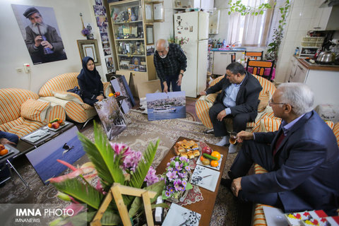 دیدار شهردار با دو پیشکسوت عکاسی خبری استاد فلاح و استاد هاشمی
