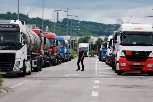 صدور دستور رفع مشکل تردد کامیون‌های ایرانی در مرزهای ترکیه