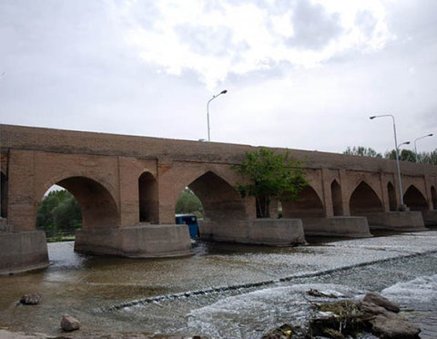 اجرای مرحله اول مرمت پل تاریخی بابا محمود فلاورجان - ایمنا