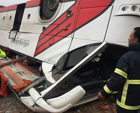 تصادف مرگبار یک دستگاه اتوبوس۳ کشته و ۲۲ مصدوم داشت