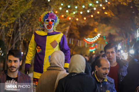 گرمترین جشنواره پاییزی در چهارباغ 