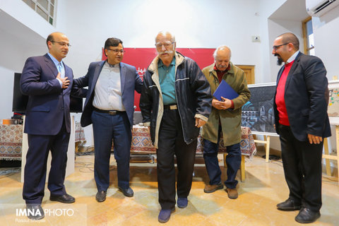 اهدای سومین اثر نقاشی جهانگیر شهدادی به موزه هنر های معاصر اصفهان