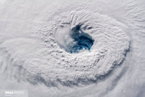 عکس فضایی از طوفان فلورنس