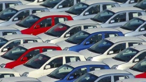 دستورالعمل تعیین تکلیف خودروهای وارداتی متوقف در گمرک ابلاغ شد