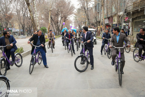 آیین بهره برداری از خدمات جدید ۱۵ دوچرخه سرا