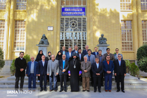 دیدار شهردار و اعضای شورای شهر با اسقف اعظم ارامنه