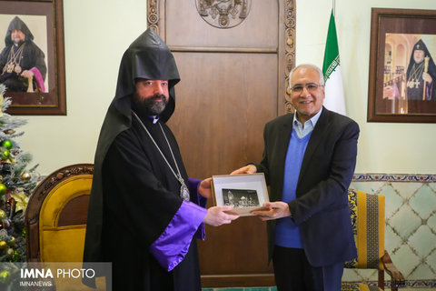 دیدار شهردار و اعضای شورای شهر با اسقف اعظم ارامنه