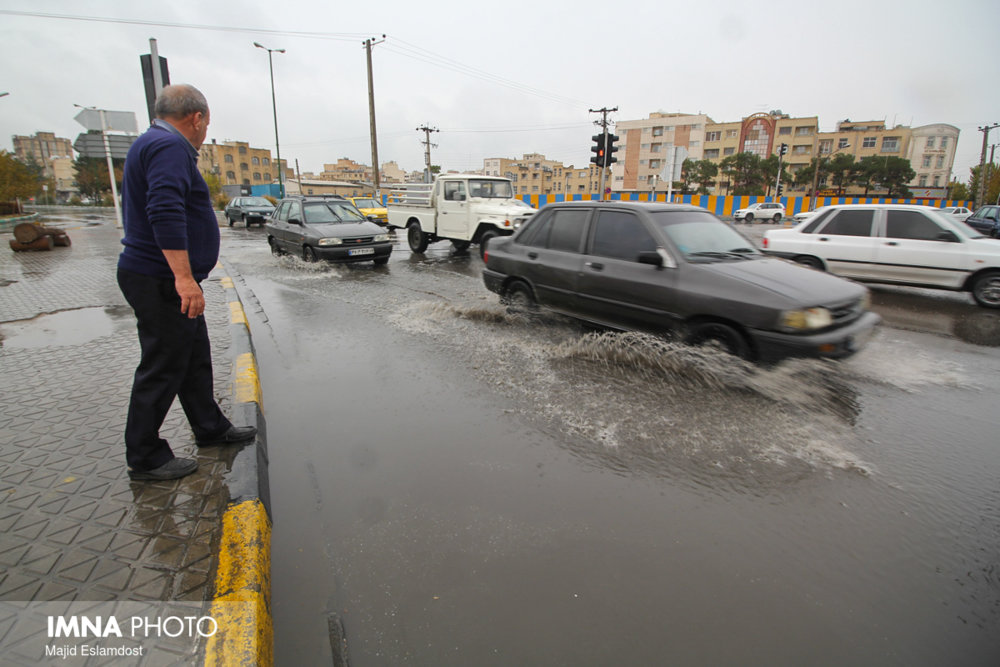 سیلاب برای کلان‌شهر اصفهان پیش‌بینی نمی‌شود/ادامه بارش‌ها تا ۲ روز آینده