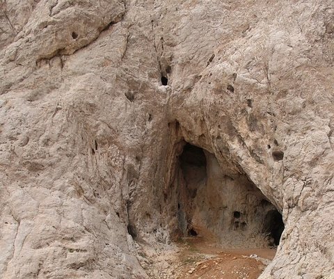 Trace of Neanderthals in Qaleh Bozi caves