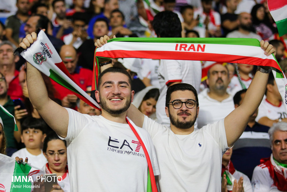 تماشای دیدار ایران و عمان در فرهنگسرای اسوه
