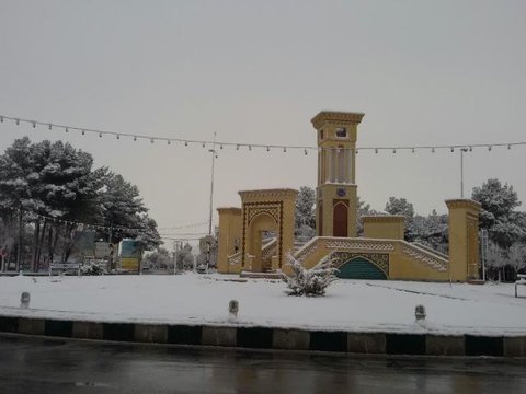بارش نخستین برف زمستانی در نطنز+تصایر