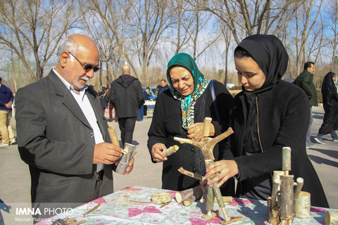 جشنواره ساخت عروسک های چوبی