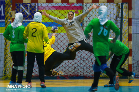 رقابت برای صدرنشینی/ دربی هندبالی در اصفهان
