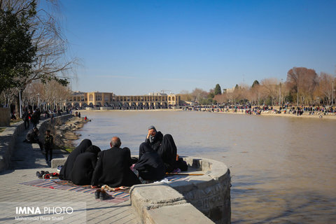 زاینده رود جاری