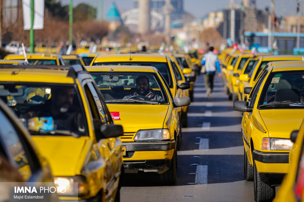 تاکسی‌های بندرعباس مزین به پرچم سوگواری ایام فاطمیه شد