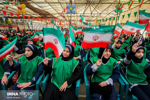 نواختن "زنگ پیروزی" در مدارس اصفهان