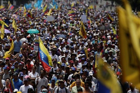 وزیر خارجه ونزوئلا مردم را به خیابان‌ها فراخواند
