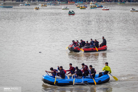 مسابقه قایقرانی خانوادگی در زاینده رود