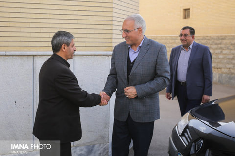 دیدار شهردار با خانواده شهیدان