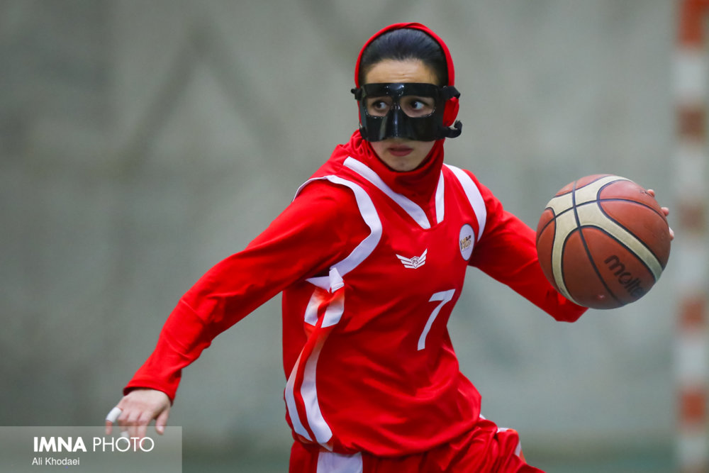  استان اصفهان بسکتبال خیز است/تصویب قانون حجاب اسلامی برای بانوان بسکتبالیست جهش بزرگی بود