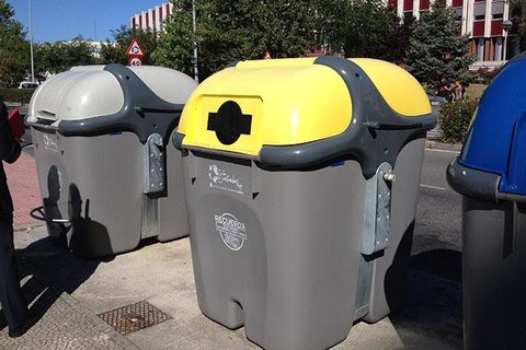 نصب ۲۰۰ عدد سطل زباله مکانیزه در محلات سیریک