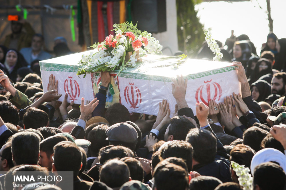 وداع با پیکر مطهر شهیدان مدافع وطن در کاشان