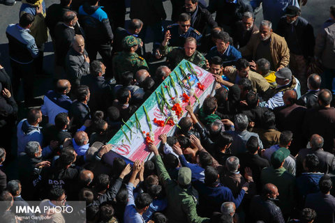 تشییع و تدفین شهید مدافع وطن علی خادم در شاهین شهر‎