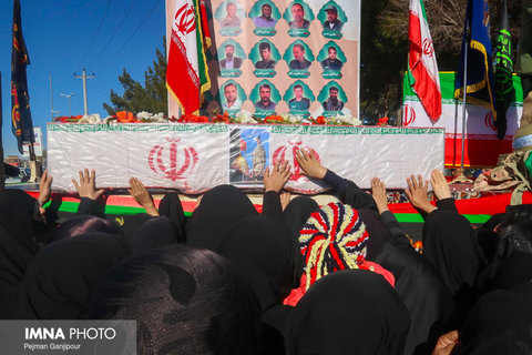 تشییع و تدفین شهید مدافع وطن علی خادم در شاهین شهر‎