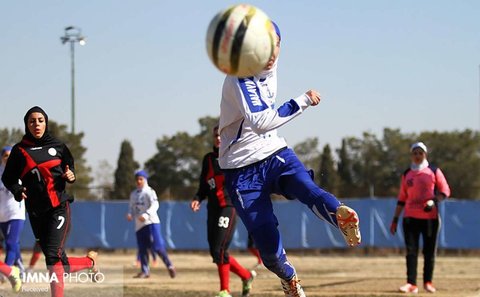 ۴ بانوی فوتبالیست اصفهان در لیست خسرویار