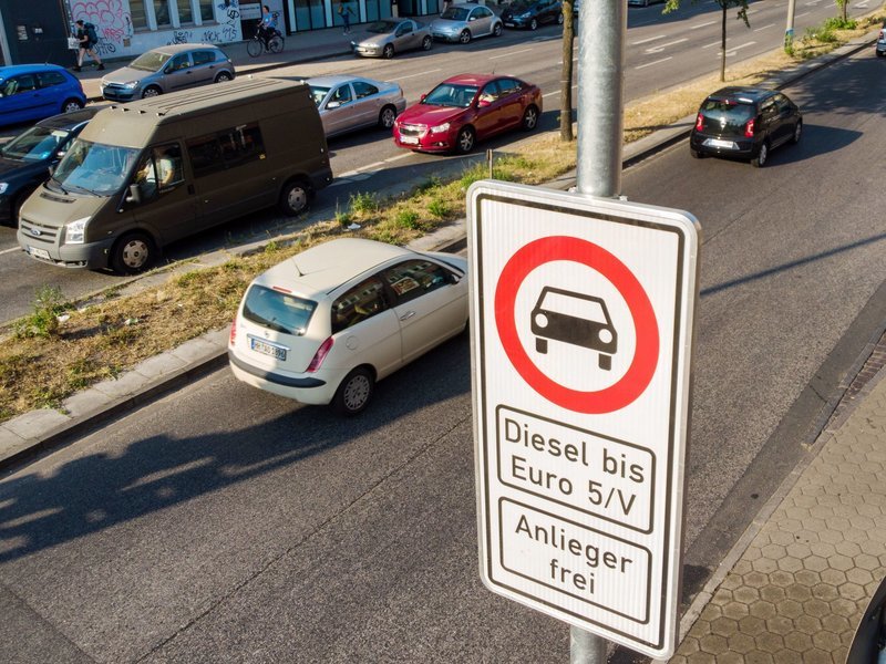ممنوعیت تردد خودروهای بنزینی و دیزلی در استکهلم و پاریس