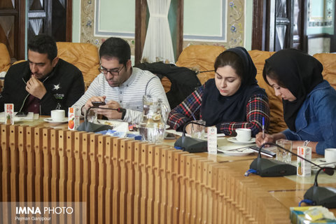 نشست خبری نمایشگاه کرنش به حافظ