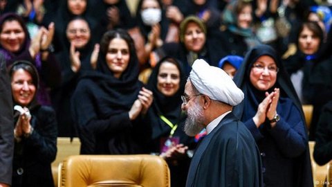دولت روحانی به زنان توجه کرده، اما کافی نیست