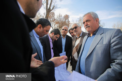 جلسه روند پیشرفت پروژه مرکز همایش ها و بازدید شهردار اصفهان از پروژه احیای چهارباغ
