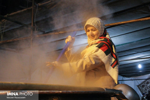 آیین سنتی پخت سمنو در عمارت هنرمند