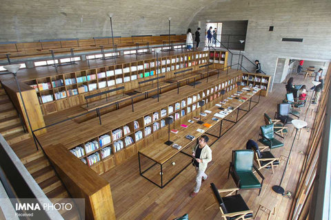 نمای داخلی کتابخانه عمومی در استان هبی چین که عنوان تنهاترین کتابخانه چین شناخته می‌شود