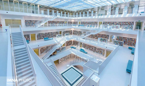 نمای مدرن کتابخانه اشتوتگارت آلمان