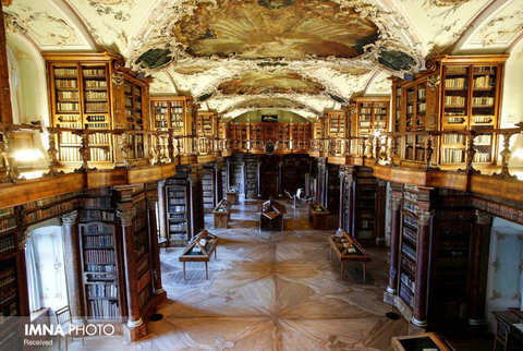 کتابخانه قرون وسطایی در سوییس که بخشی از میراث جهانی یونسکو نیز محسوب می‌شود.