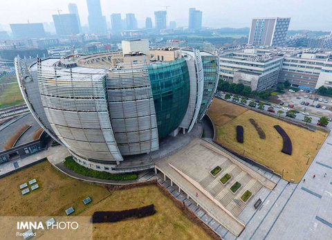 تصویری هوایی از کتابخانه دانشگاه سوژو در چین که 130 فوت ارتفاع دارد و به شکل گل نیلوفر است