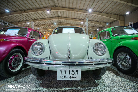 نمایشگاه خودرو های مدرن و کلاسیک